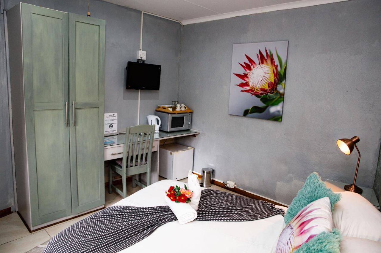 Woodpecker Guesthouse Ficksburg Eksteriør billede